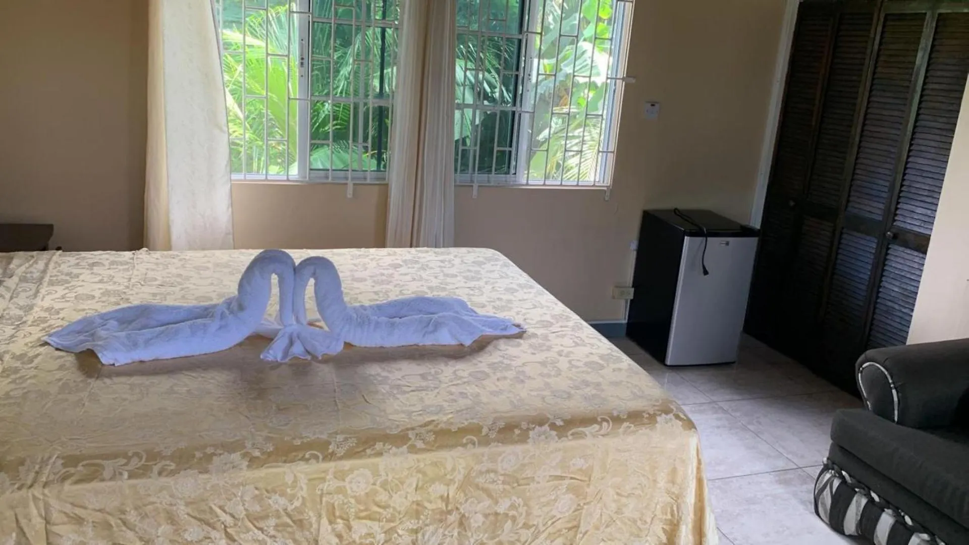 Chaudhry Second Floor Single Suite مونتيغو باي 4*,